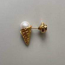 Load image into Gallery viewer, Pearl  brooch pin _ ice cream