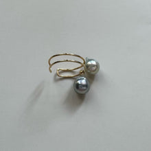 Load image into Gallery viewer, Baroque pearl ear cuff Swaying

