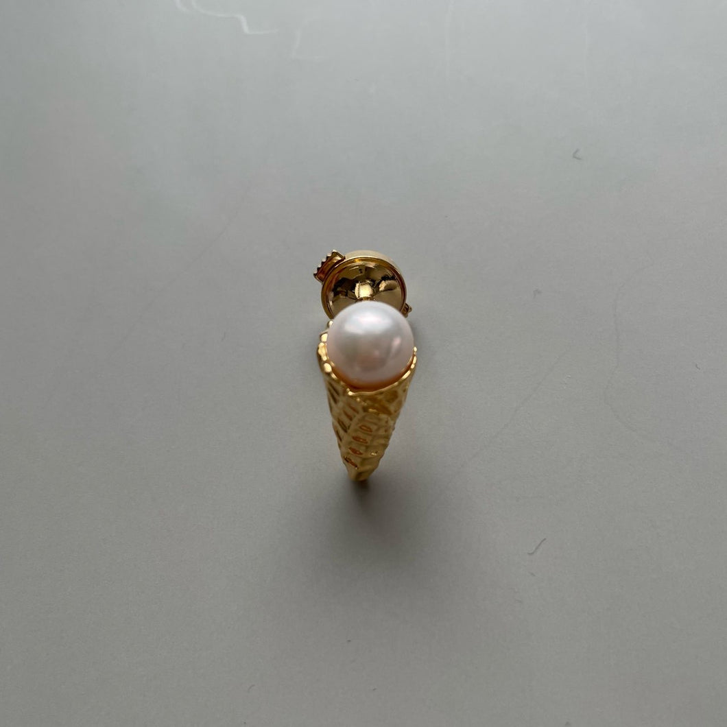 Pearl  brooch pin _ ice cream
